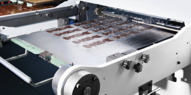 Máy cắt bế và dập nóng kép ba đơn vị BHT 3S1060TTRC (Máy ép nhũ) 6